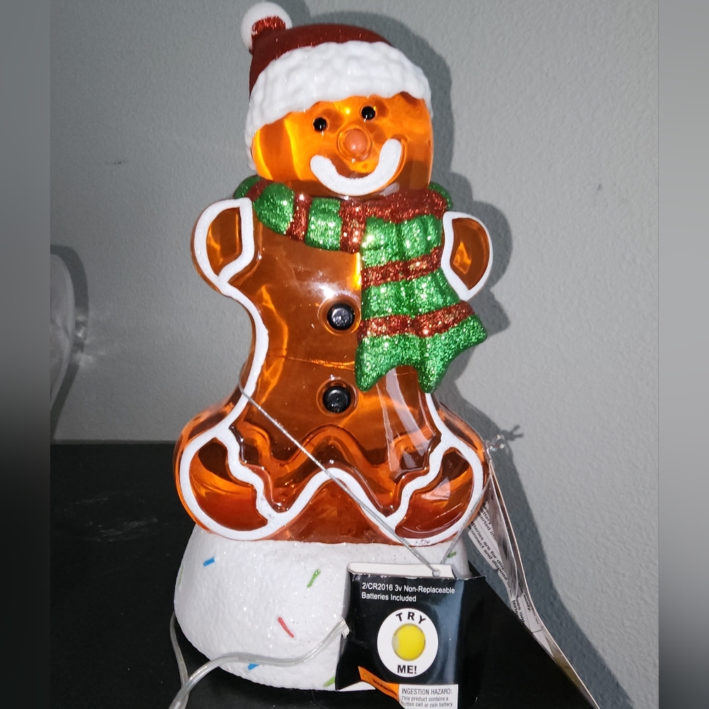 ✨️NWT ADORABLE LIGHT UP GINGERBREAD WITH GLITTER✨️✨️